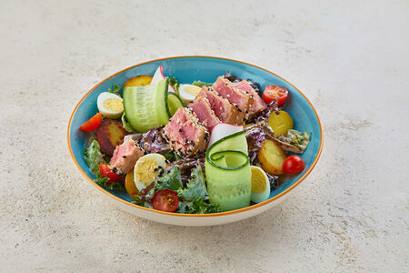 Теплый салат с тунцом