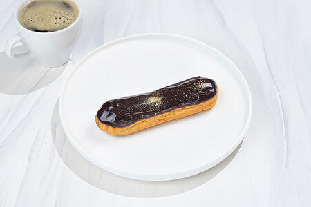 Эклер шоколадный