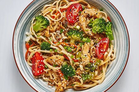 Вок с курицей в соусе терияки