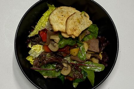 Салат с языком и печеным перцем 