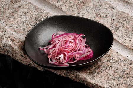 Лук маринованный