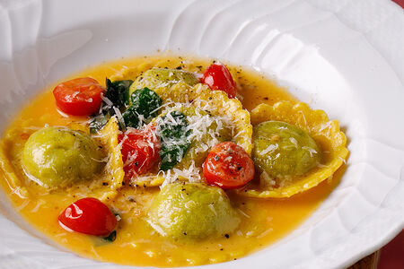 Равиоли со шпинатом и рикоттой