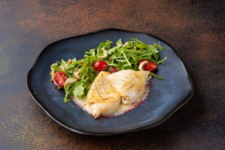 Кальмар на гриле с соусом шампань