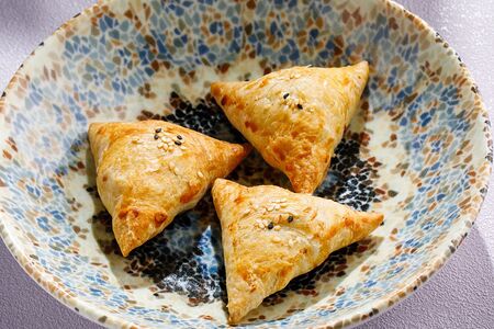 Хрустящая самса с курицей