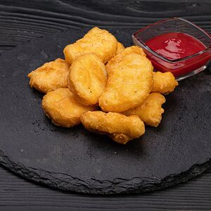 Наггетсы и кетчуп