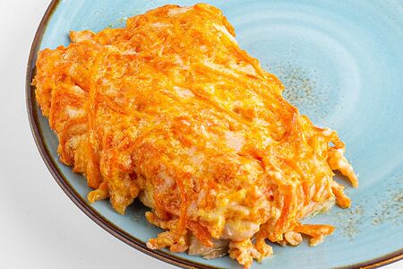 Кета, запеченная под овощами