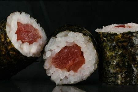 Маки с тунцом