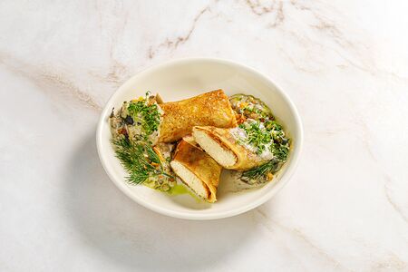 Блины с начинкой из куриного филе с грибным соусом