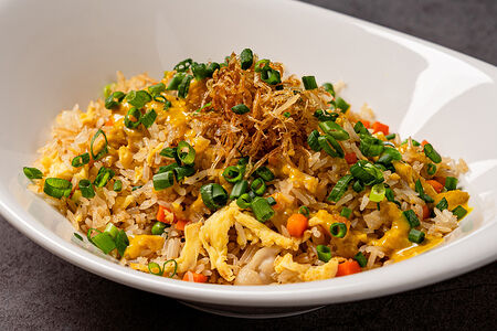 Жареный рис с курицей