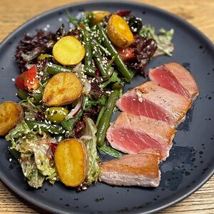 Салат с тунцом