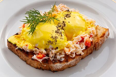 Тост Краб Бенедикт