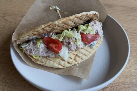 Пита с тунцом