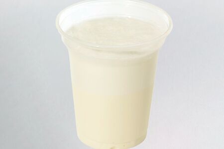 Молочный коктейль с натуральным бананом и арахисом