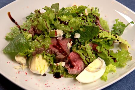 Салат с ростбифом