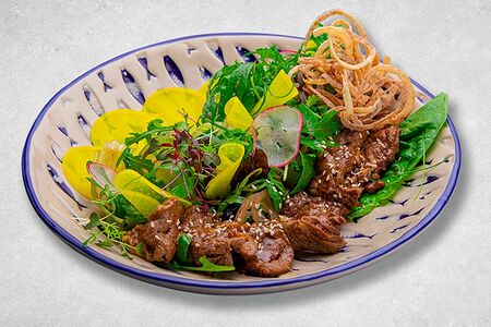 Салат с говядиной и древесными грибами