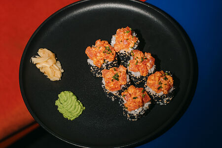 Ролл с тунцом и авокадо 