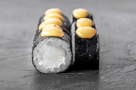 Ролл с гребешком и сливочным сыром