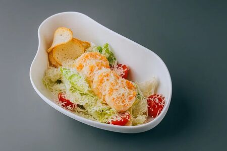 Салат Цезарь с креветками