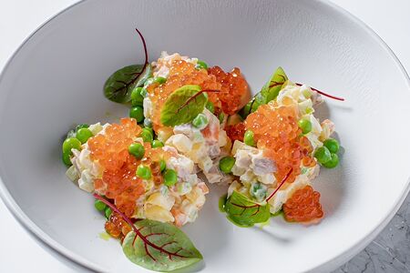 Оливье с телячьим языком и красной икрой