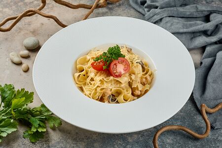 Паста с курицей и грибами