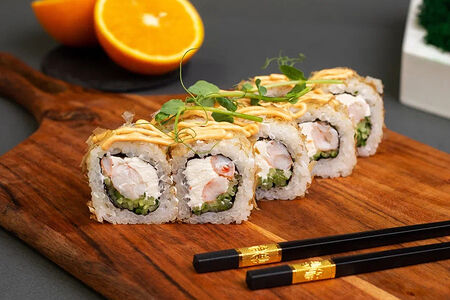 Острый ролл с креветкой