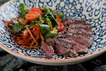 Стейк Салат с пиканьей