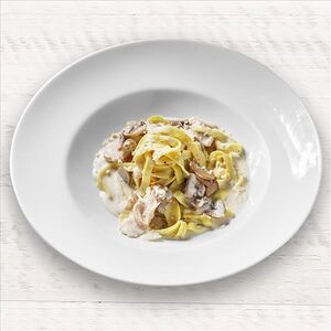 Паста фетучини с курицей и грибами