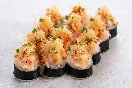 Запеченный ролл с крабом и сливочным сыром (12 шт)