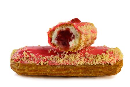 Эклер с клубникой