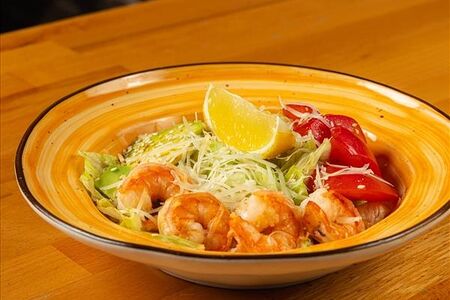 Салат с авокадо с креветками