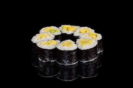 Ролл авокадо-маки