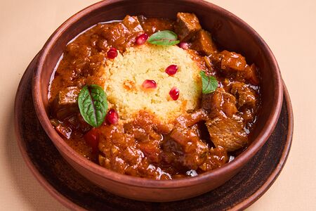 Чашушули с мраморной говядиной и кускусом