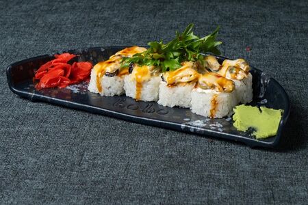 Запеченные роллы с мидиями