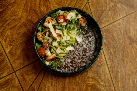 Салат с креветками