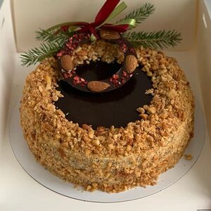 Торт Сникерс с шоколадным кольцом