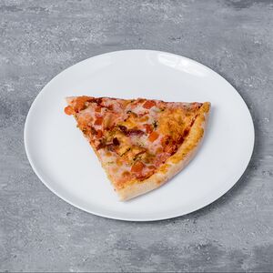 Пицца Маргарита кусочек