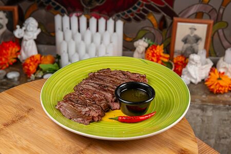 Стейк мачете с соусом Чимичурри 150гр