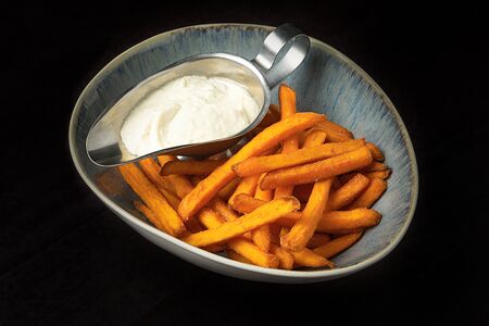 Батат фри с сырным соусом