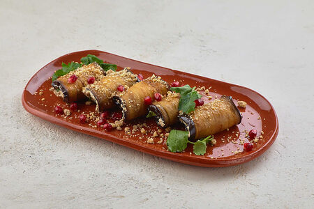 Рулеты из баклажанов с грецким орехом