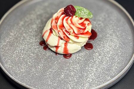 Десерт Анна Павлова с вишней 