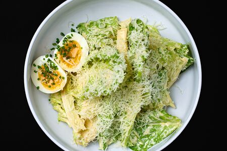 Салат с цыпленком и романо