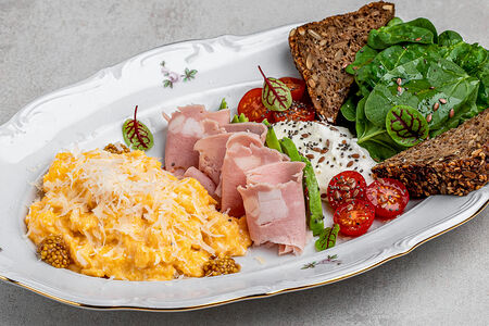 Большой Скрэмбл Nomad с мортаделлой