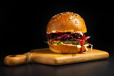 Бургер пряная вишня