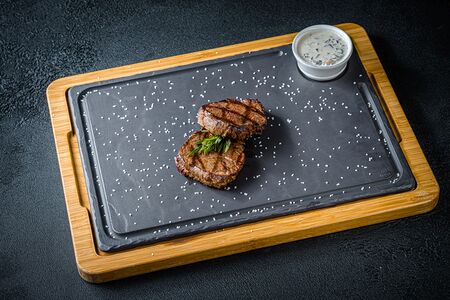 Медальоны из телятины