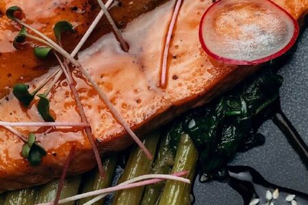 Лосось со спаржей