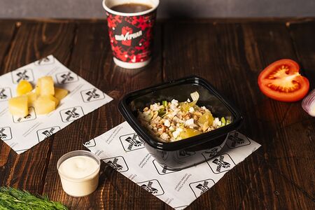 Салат с курицей и ананасом