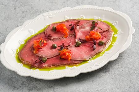 Вителло-тонато с соусом кимчи