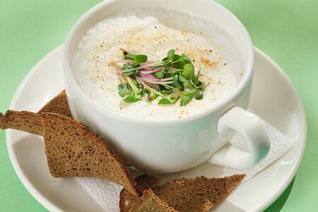 Суп-крем грибной Капучино с крутонами
