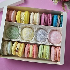 Набор из макарон и моти ассорти №14