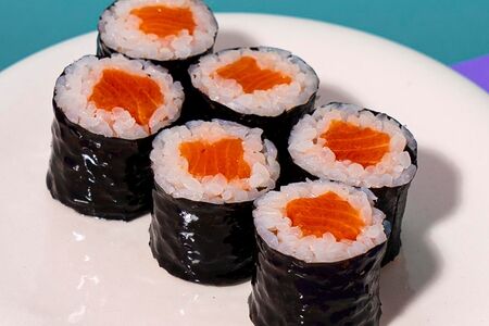 Ролл с лососем